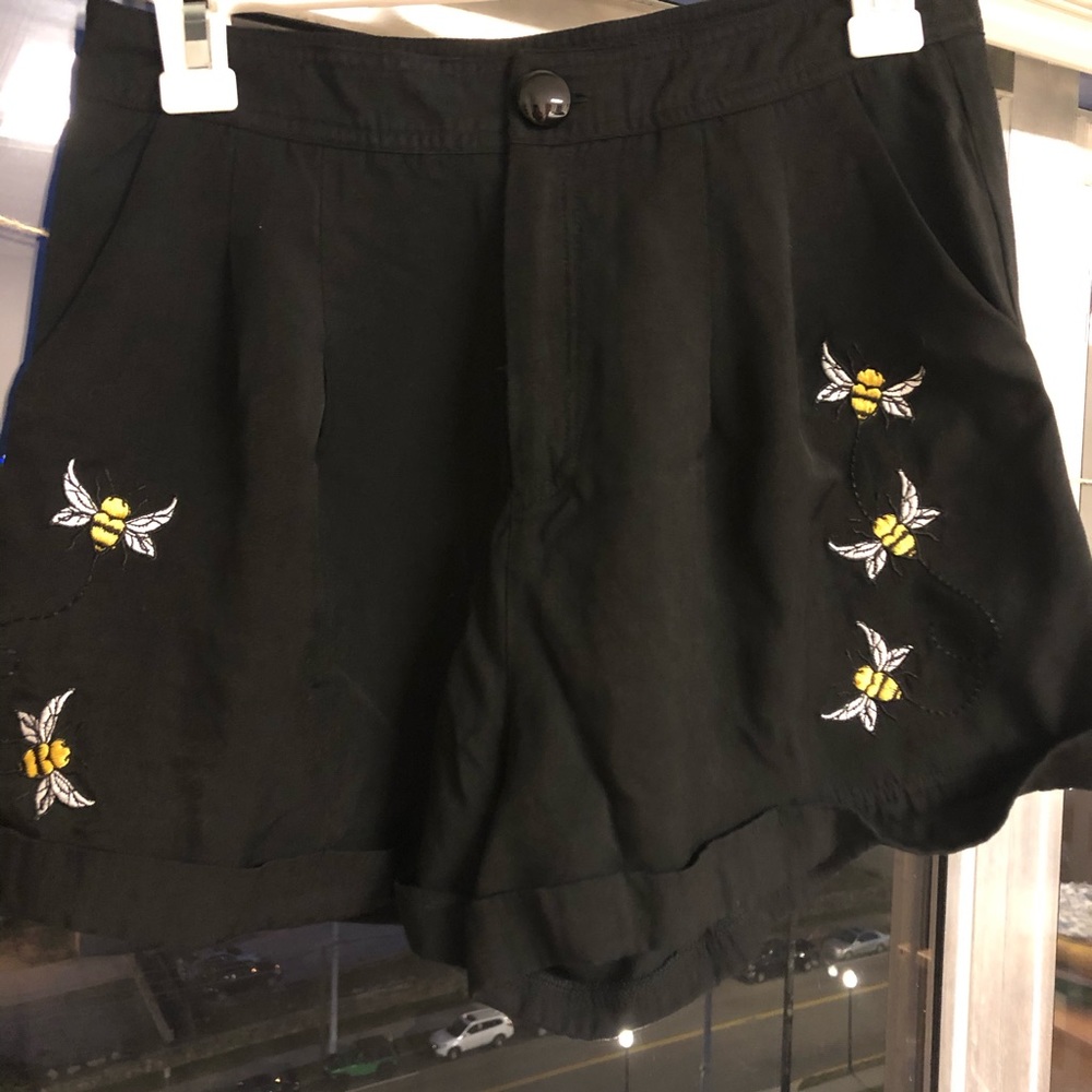 Embroidered Bee High-Waisted Shorts!